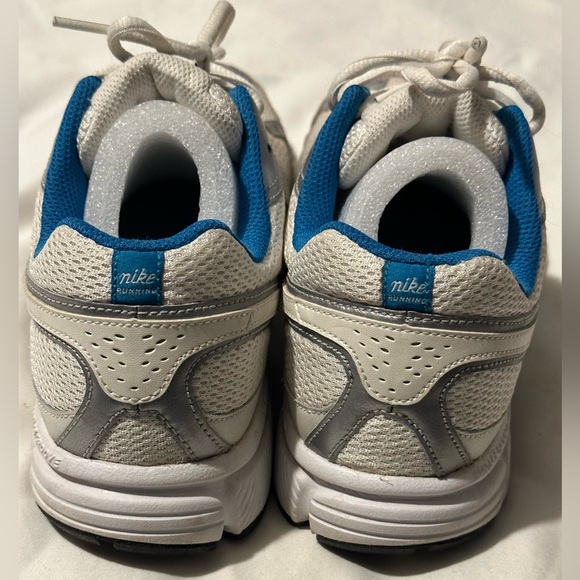 Nike women sneakers size 10 - Picture 3 of 12